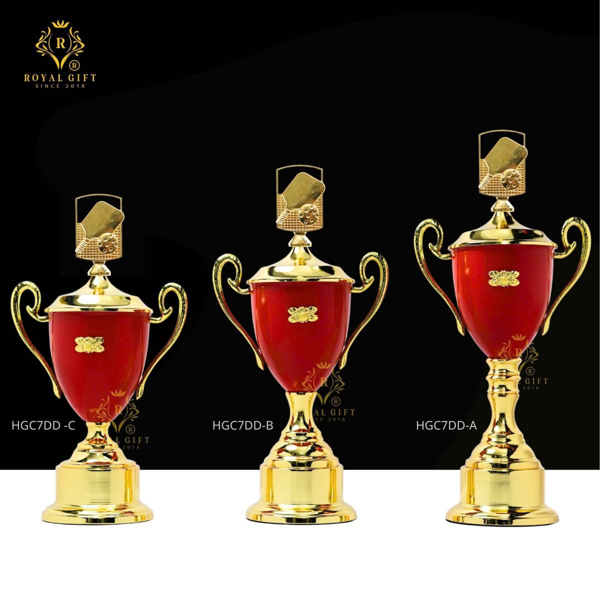 Chiếc cúp là một tuyệt phẩm được chế tác tinh xảo dưới bàn tay tài hoa của các nghệ nhân Royal Gift