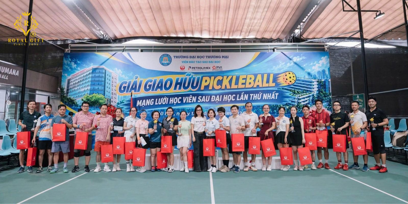 Royal GIft đồng hành cùng giải giao lưu pickleball đại học thương mại