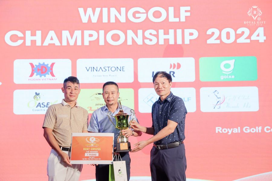 Golfer Hoàng Tuấn đứng đầu các bảng đạt cúp Best Gross