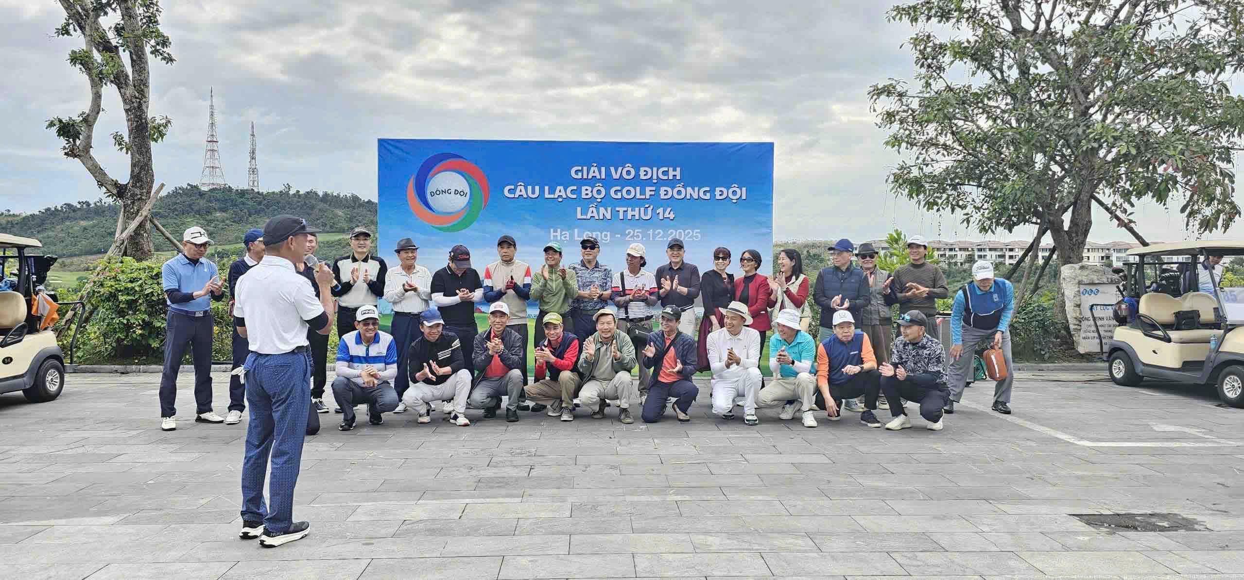Bí Quyết Tạo Nên Sự Sang Trọng Tại Giải Golf Đồng Đội Lần 14: Những Mẫu Cúp Thống Trị Mọi Ánh Nhìn
