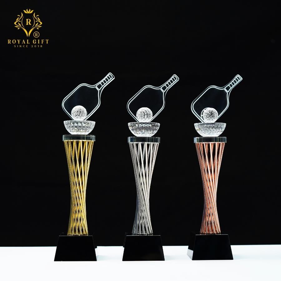 Ba mẫu cúp Pickleball Royal Gift HGCM18 pha lê phối kim loại màu vàng bạc đồng